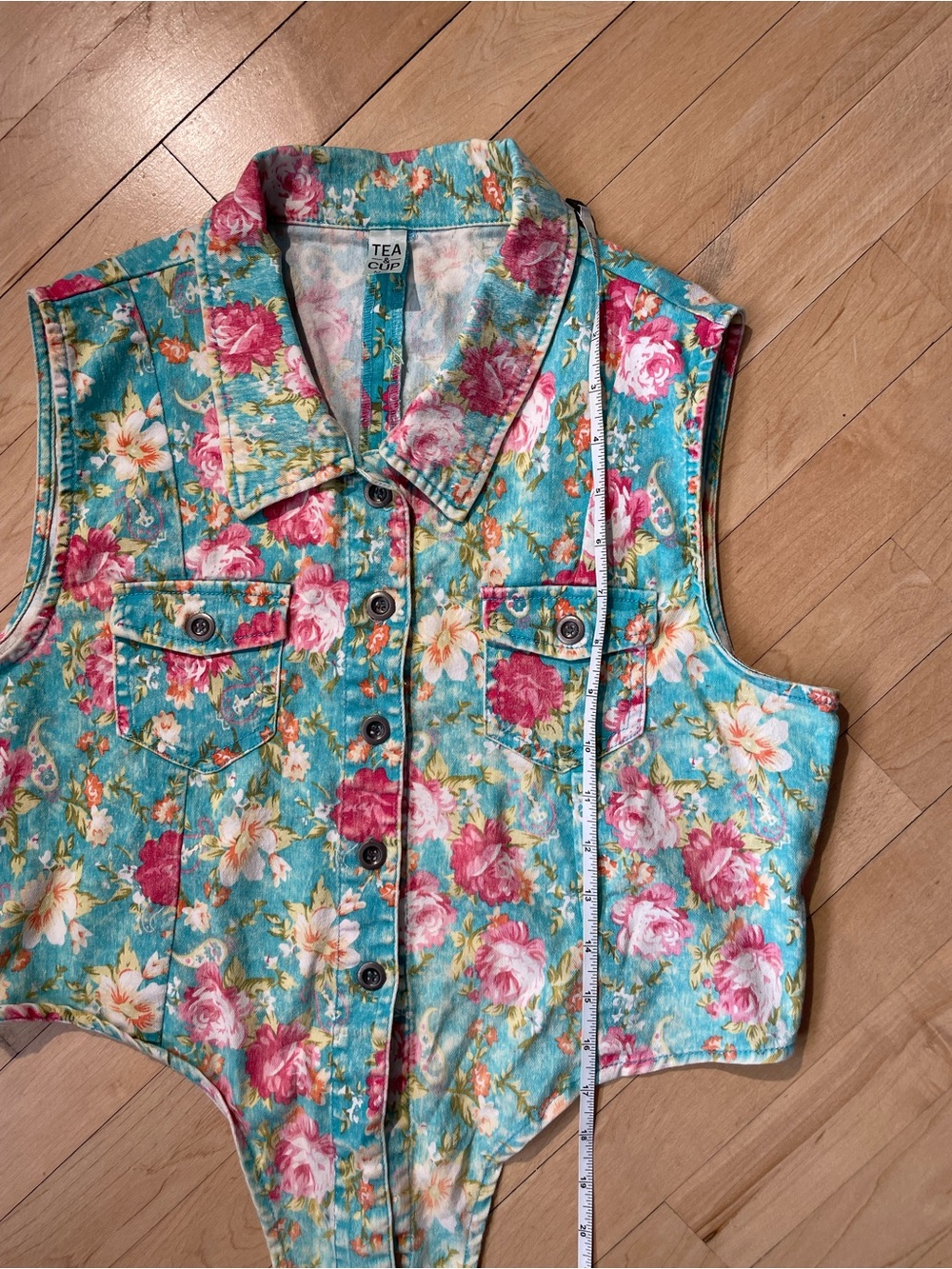 TEA & CUP turquoise and pink floral cropped button down tie front denim top - Picture 3 of 5